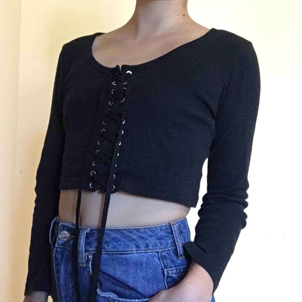 U neckline lace up top